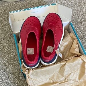 Native Kids Slip-On Jefferson Shoes in Red with Navy Trim